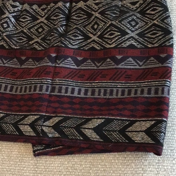 Express back zip, side tie skirt, size 6 - Picture 10 of 10